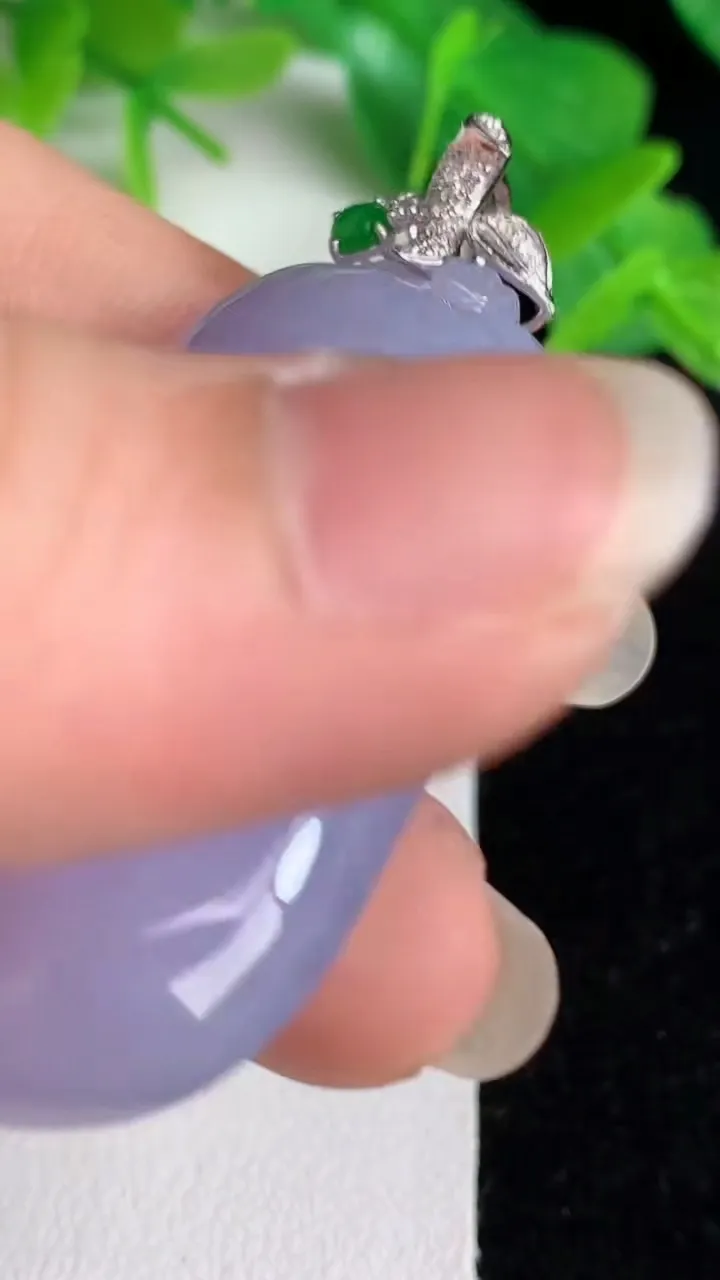天然A货翡翠k金紫罗兰福瓜吊坠，尺寸43.2-22.2-10.8，重量:22.61g
5月25日