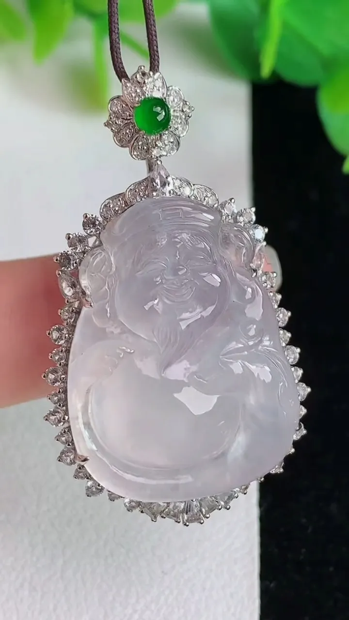 天然A货翡翠白冰财神爷吊坠，尺寸41-23.4-9.2，裸石27-20.6，重量:8.50g
5月2