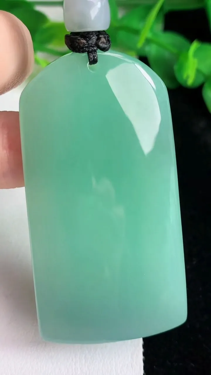 天然A货翡翠观音菩萨吊坠，尺寸59.6-31.5-8.6，重量:39.14g
5月25日