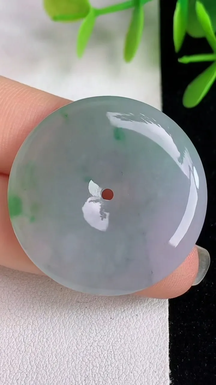 天然A货翡翠春带彩 紫罗兰平安扣吊坠，尺寸32.7-4.8，重:11.26g
5月25日