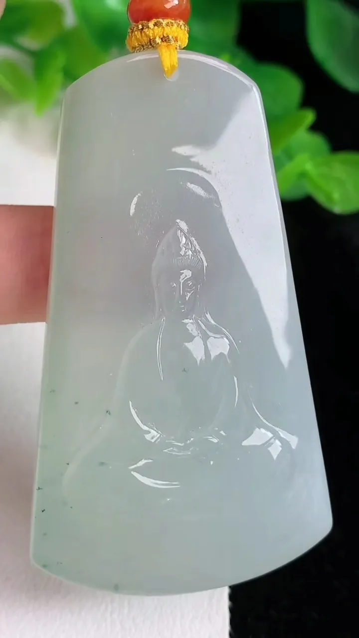 天然A货翡翠白冰素衣观音吊坠，尺寸61-35.2-7.2，重量:40.07g
5月25日