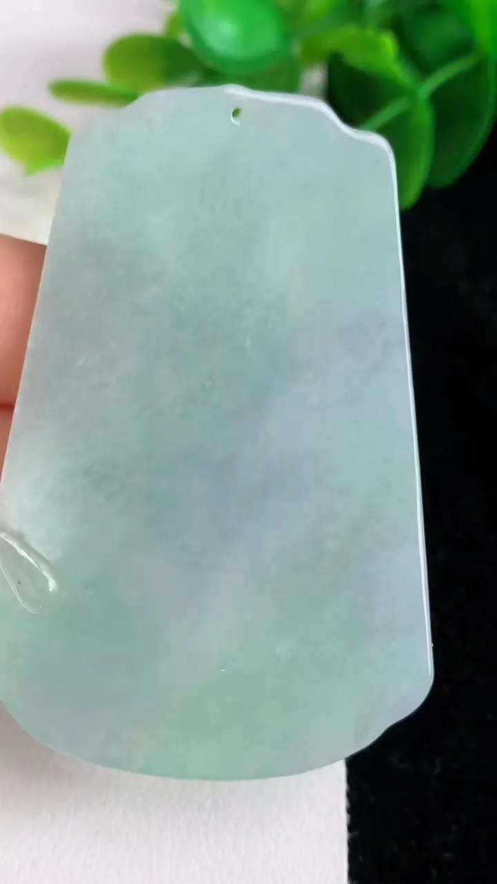 天然A货翡翠普贤菩萨吊坠，尺寸62-41-4.6，重量:23.63g
5月25日