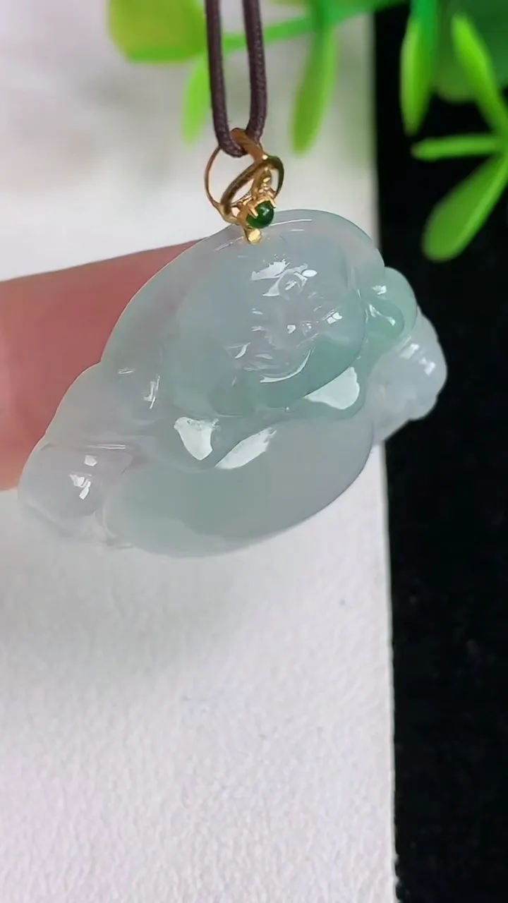 天然A货翡翠佛公吊坠，尺寸32.9-31-6.2，重:8.16g
5月25日