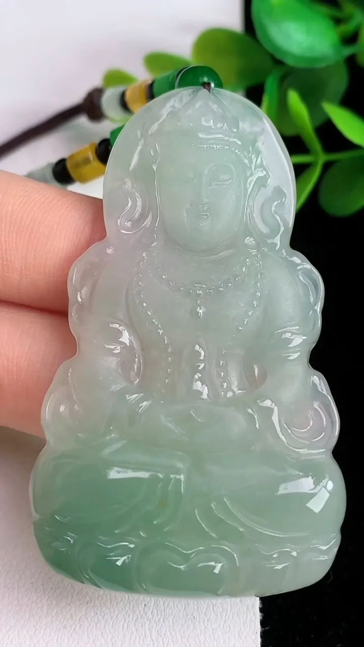 天然A货翡翠度母吊坠，尺寸62.6-37-5.8，重:22.06g
5月25日