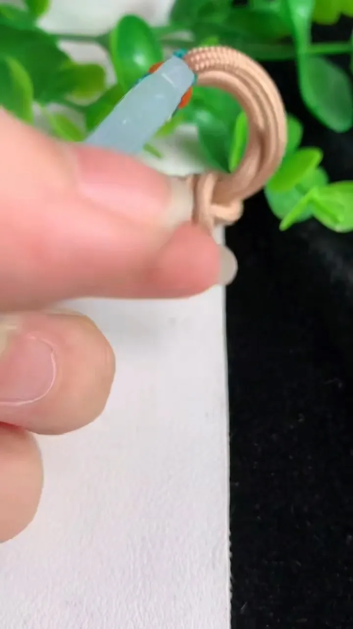 天然A货翡翠春带彩 紫罗兰山水牌吊坠，尺寸68.2-44.6-5.3，重量:47.85g
5月25日