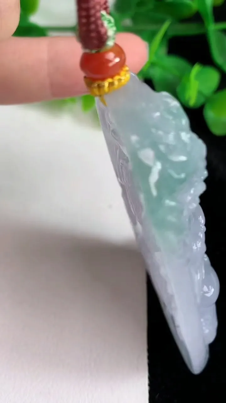 天然A货翡翠祥龙大势至观音菩萨吊坠，尺寸70.2-41-12.7，重量:68.80g
5月25日
