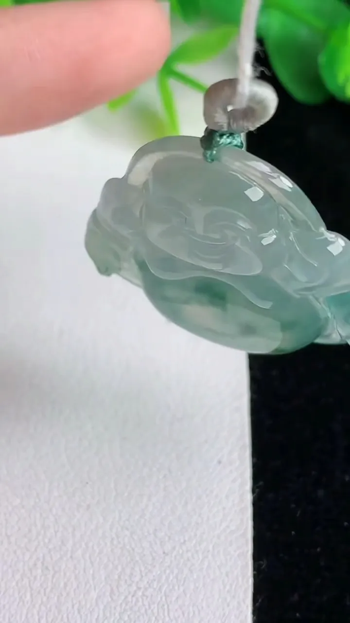 天然A货翡翠飘花佛公吊坠，尺寸30.7-33.2-5.4，重量:9.10g
5月25日