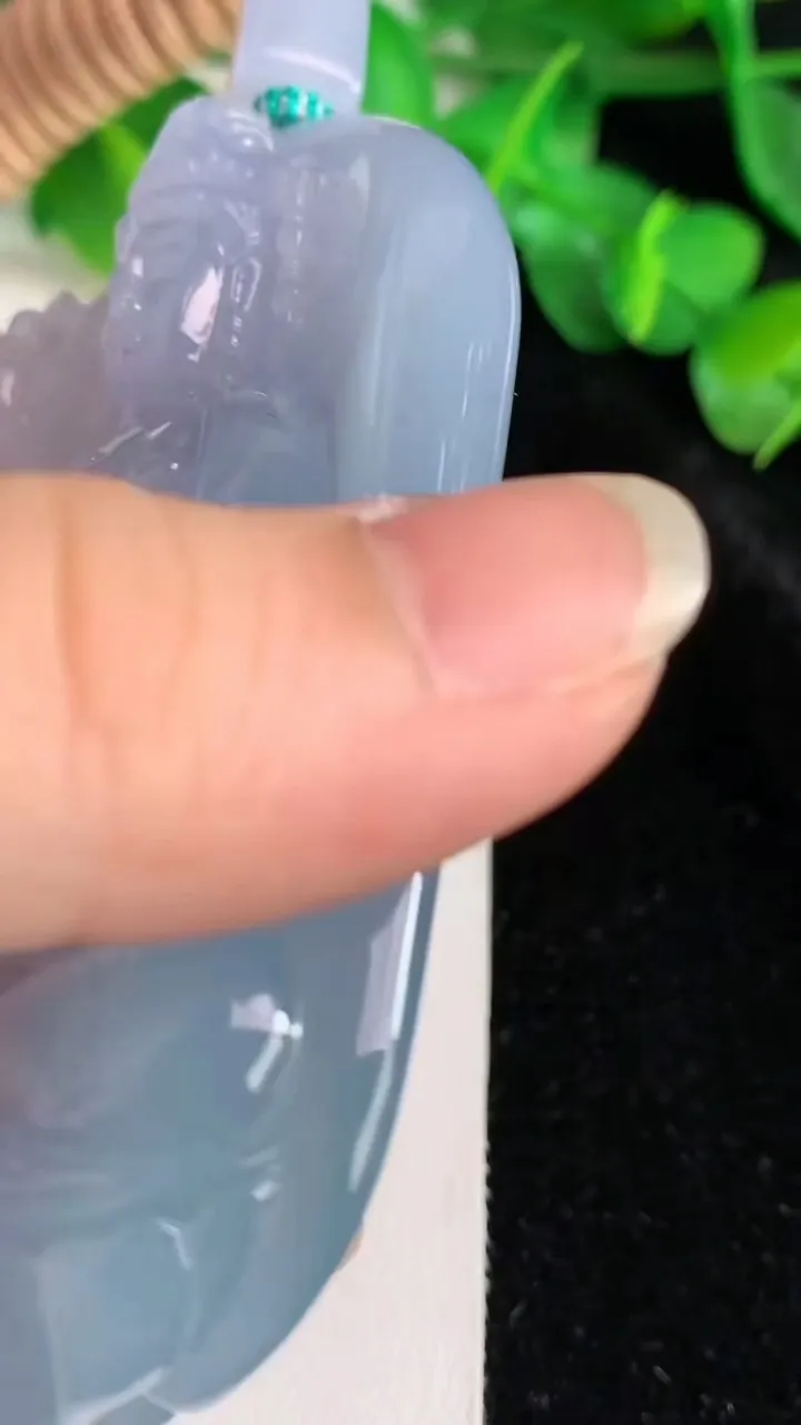 天然A货翡翠紫罗兰大势至观音菩萨吊坠，尺寸78-47-12，重量:99.82g
5月25日