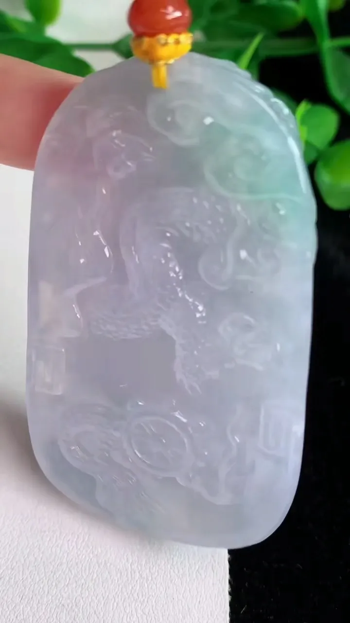 天然A货翡翠祥龙大势至观音菩萨吊坠，尺寸70.2-41-12.7，重量:68.80g
5月25日