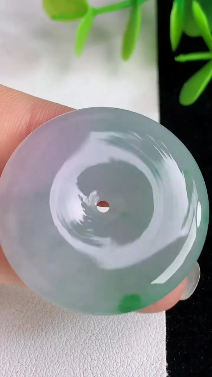 天然A货翡翠春带彩 紫罗兰平安扣吊坠，尺寸32.7-4.8，重:11.26g
5月25日