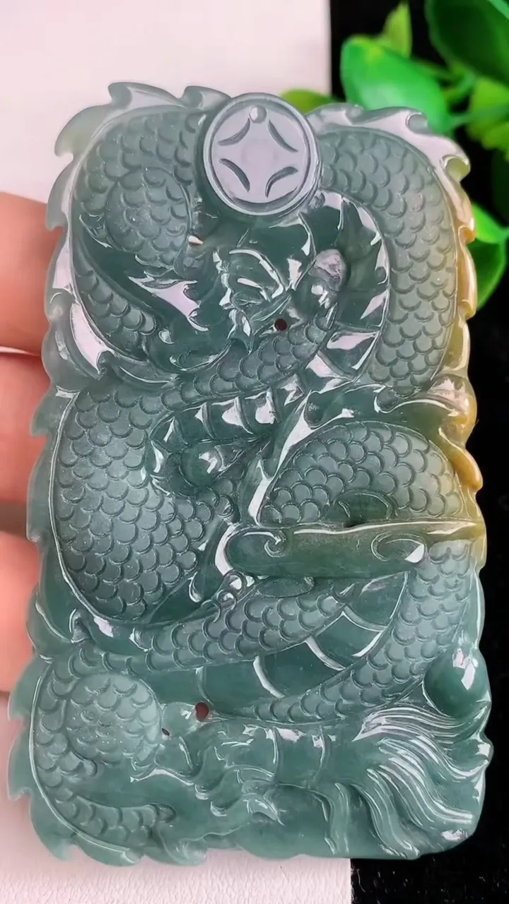 天然A货翡翠蓝水双彩祥龙逍遥佛吊坠，尺寸78.5-48-10，重:67.16g
5月25日
