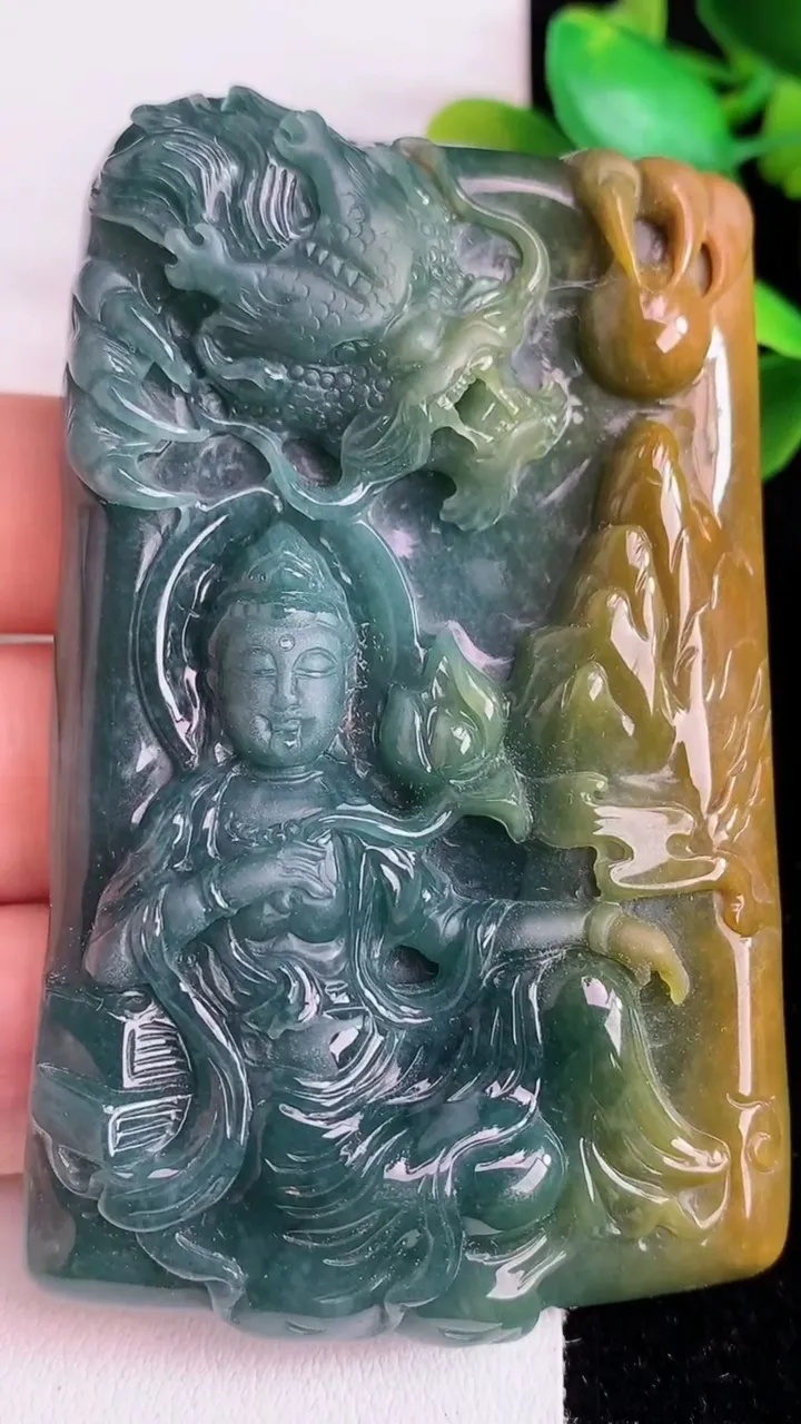 天然A货翡翠蓝水双彩祥龙大势至观音菩萨吊坠，尺寸76-48-11，重:73.63g
5月25日