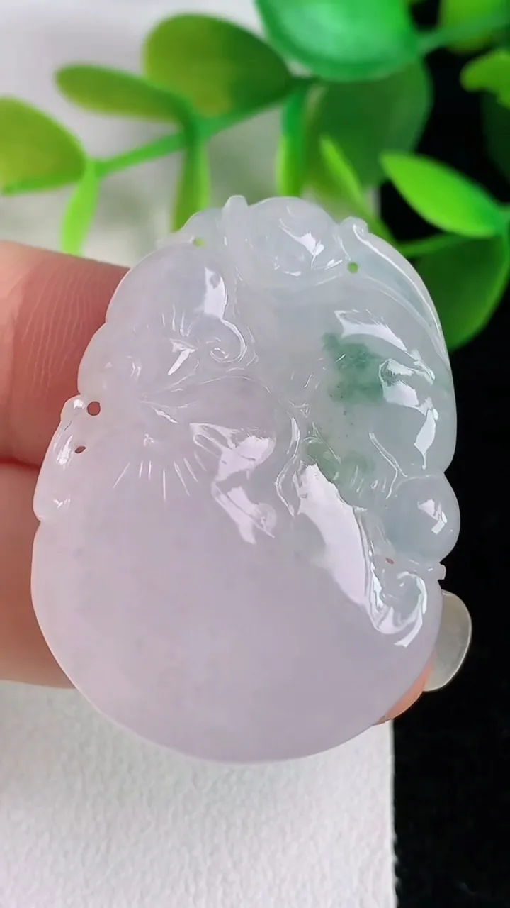 天然A货翡翠飘花灵猴献瑞 寿桃吊坠，尺寸37-27.1-6.1，重:12.89g
5月25日