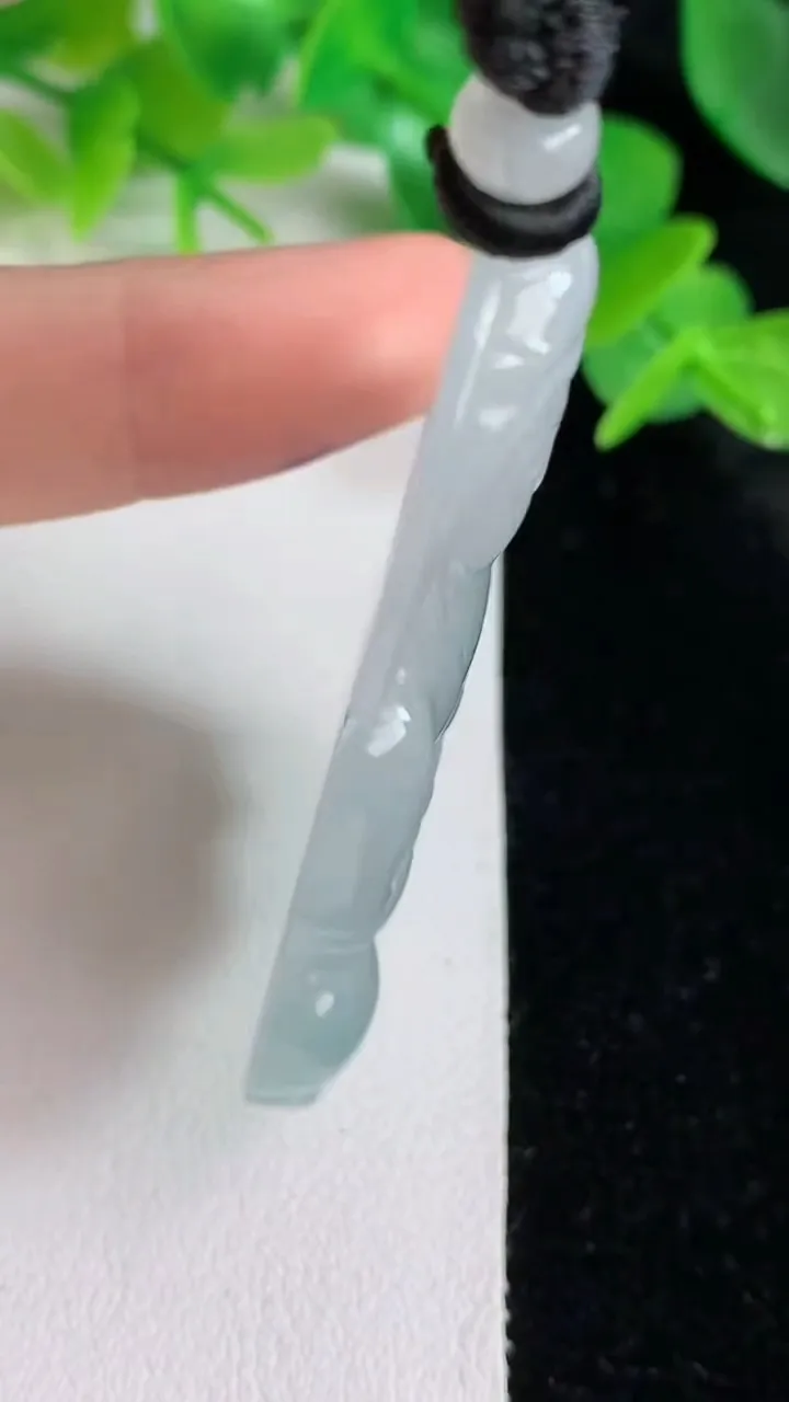 天然A货翡翠观音菩萨吊坠，尺寸57.2-37-5.8，重量:24.13g
5月25日