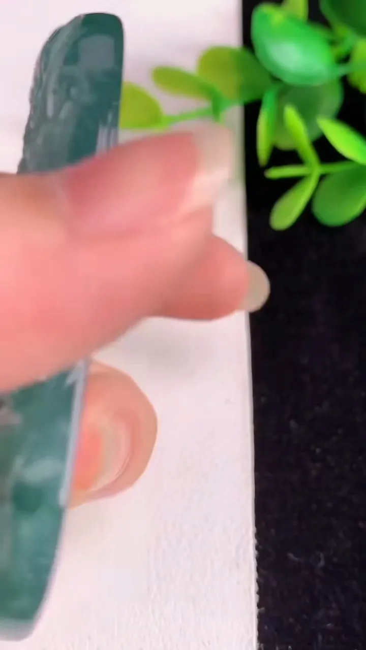 天然A货翡翠蓝水双彩祥龙观音菩萨吊坠，尺寸73-42-7.2，重:47.93g
5月25日