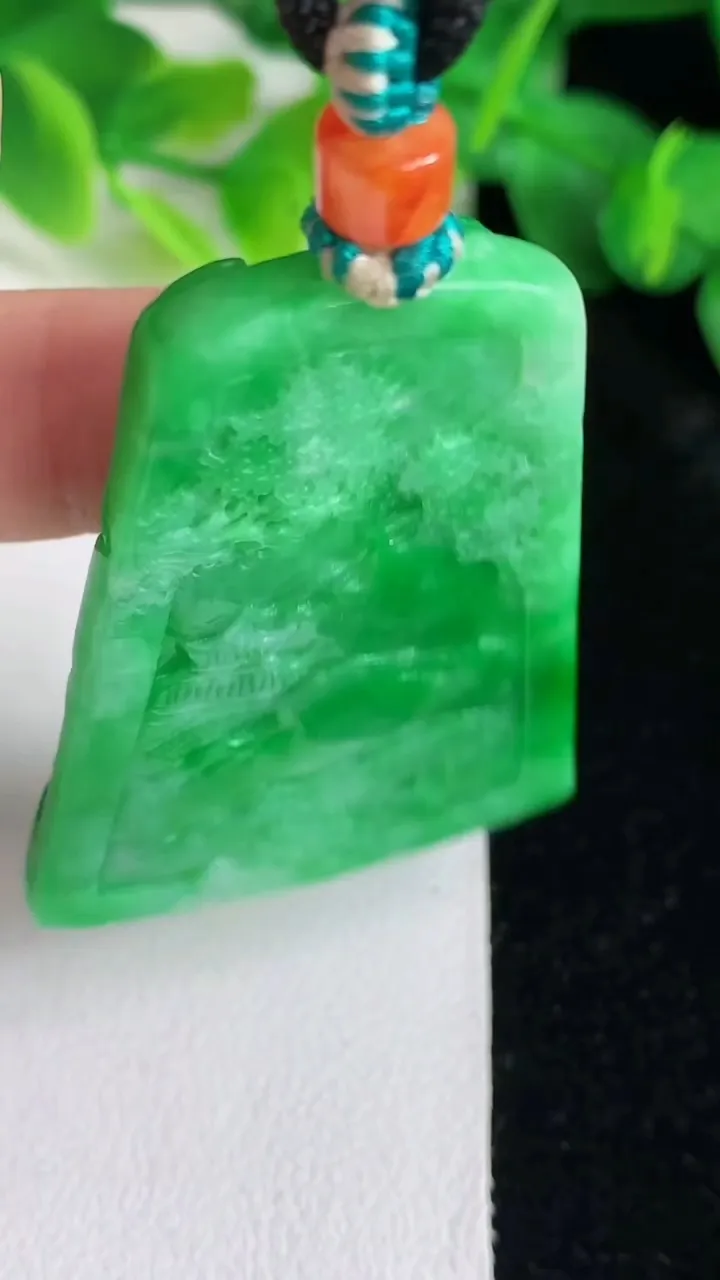 天然A货翡翠山水牌吊坠，尺寸49-35.8-6，重量:26.72g
5月25日