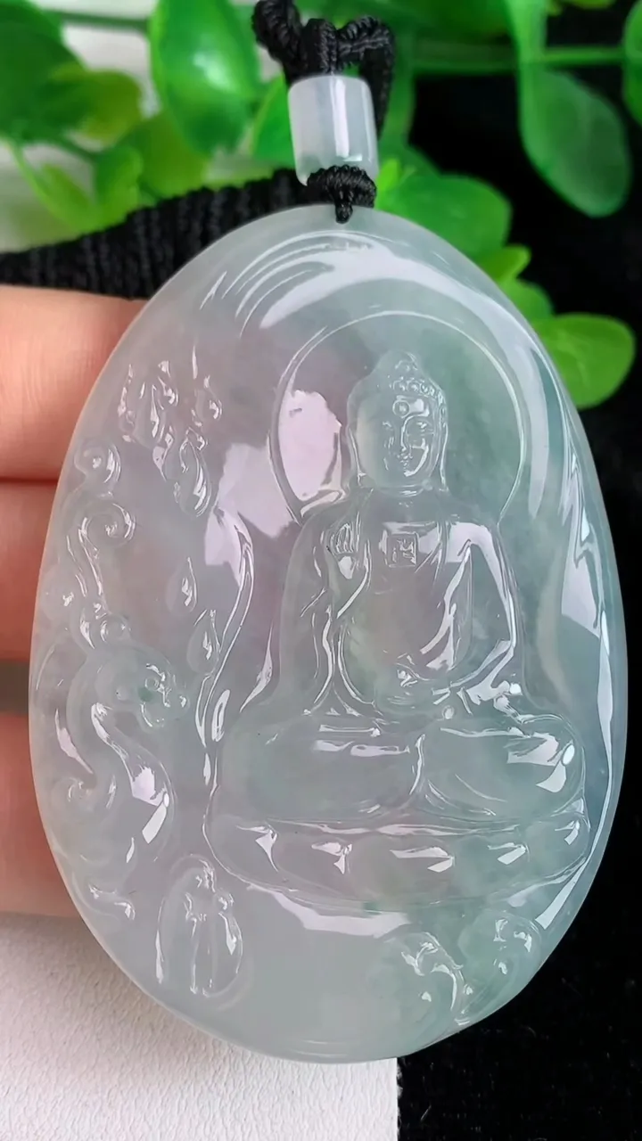 天然A货翡翠白冰阿弥陀佛吊坠，尺寸67-46.8-5.2，重量:38.48g
5月25日