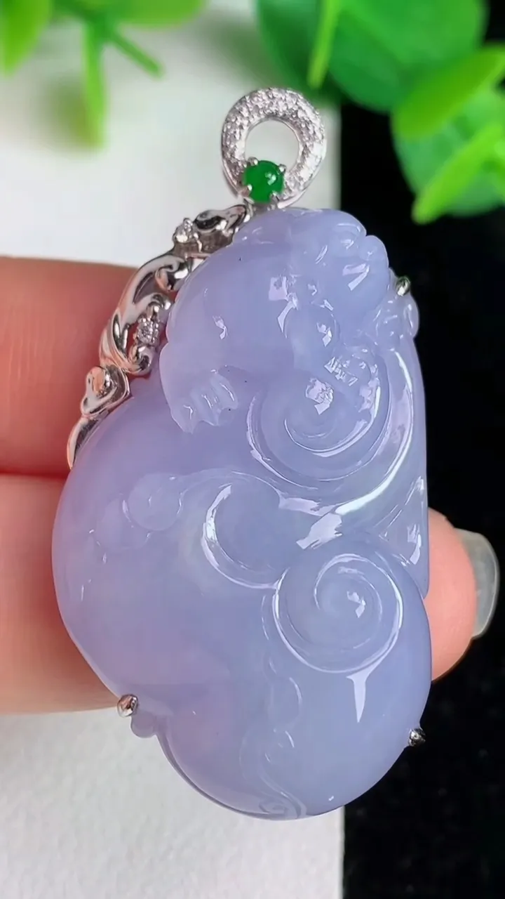 天然A货翡翠k金紫罗兰如意吊坠，尺寸36.4-23-9，重量:15.40g
5月25日