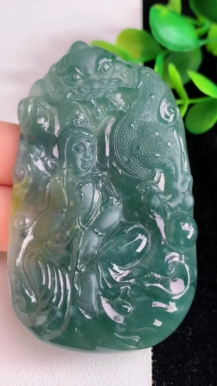 天然A货翡翠蓝水双彩祥龙观音菩萨吊坠，尺寸73-42-7.2，重:47.93g
5月25日