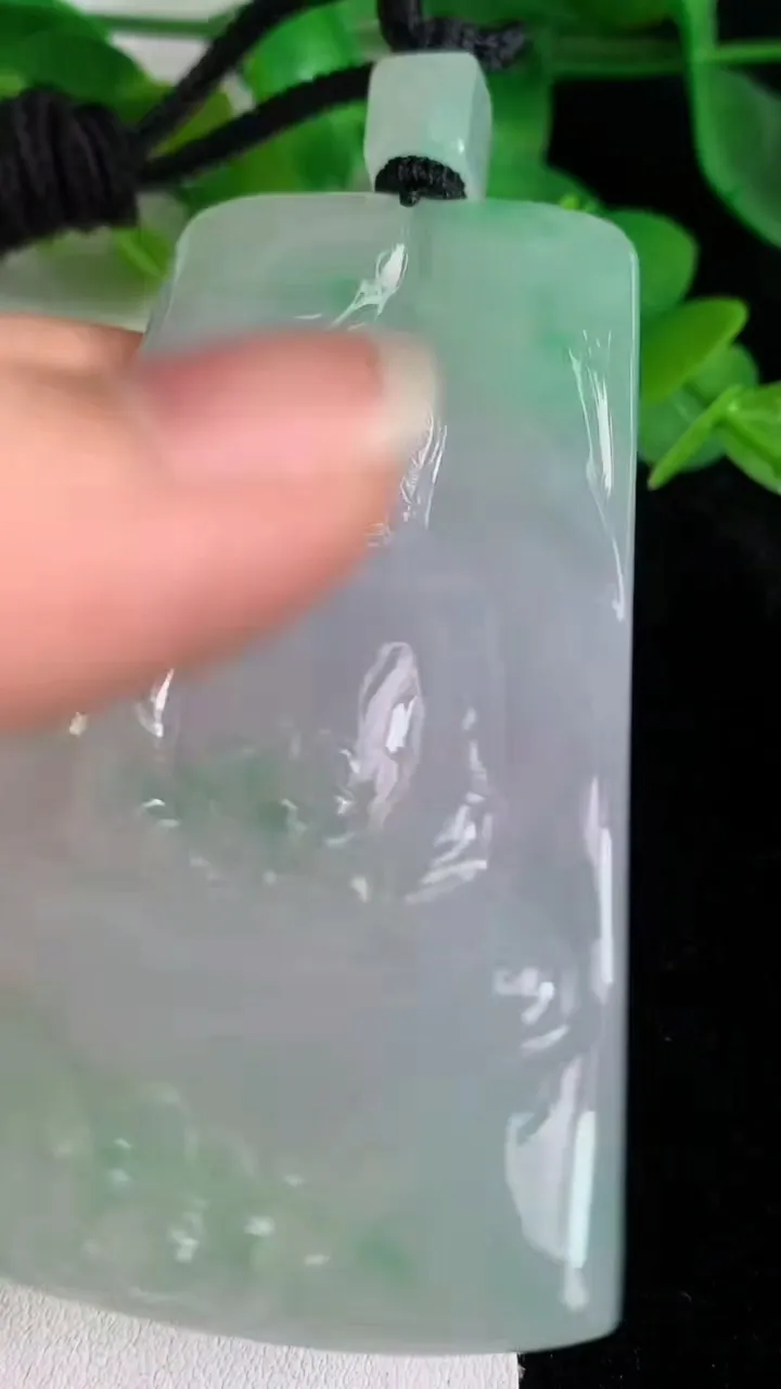 天然A货翡翠大势至观音菩萨吊坠，尺寸72-44.6-7，重量:56.16g
5月25日