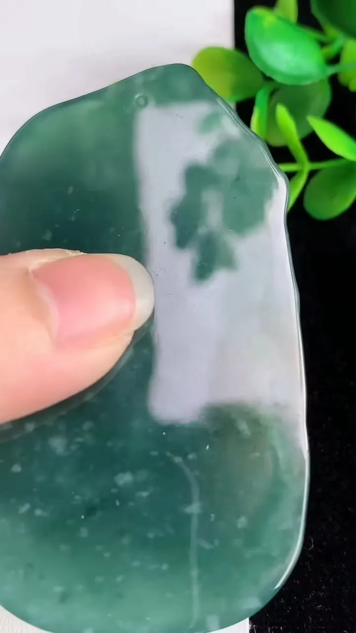 天然A货翡翠蓝水双彩祥龙观音菩萨吊坠，尺寸73-42-7.2，重:47.93g
5月25日