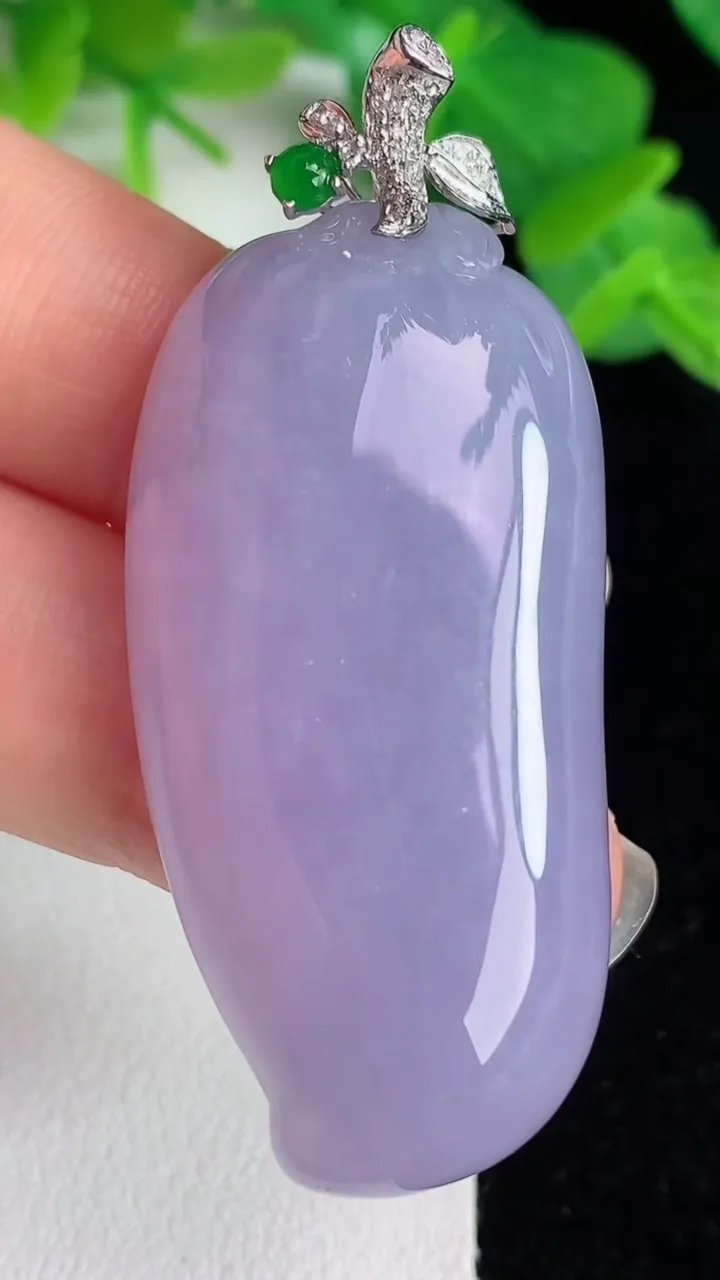 天然A货翡翠k金紫罗兰福瓜吊坠，尺寸43.2-22.2-10.8，重量:22.61g
5月25日