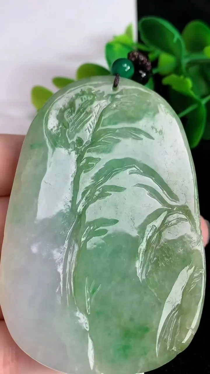 天然A货翡翠山水牌吊坠，尺寸72.5-48-14，重:101.21g
5月25日