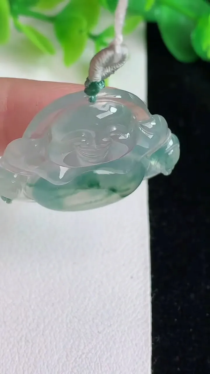 天然A货翡翠飘花佛公吊坠，尺寸30.7-33.2-5.4，重量:9.10g
5月25日