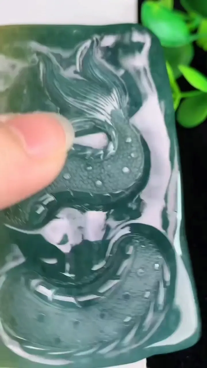 天然A货翡翠蓝水双彩祥龙大势至观音菩萨吊坠，尺寸76-48-11，重:73.63g
5月25日