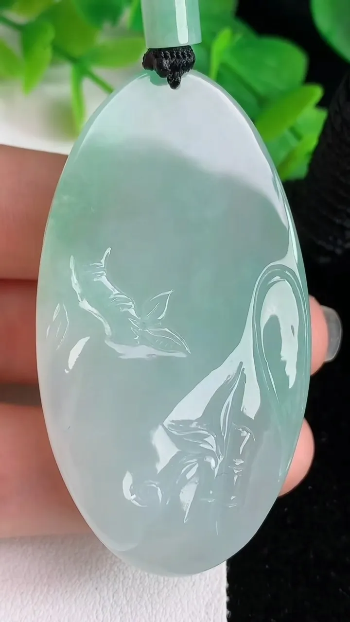 天然A货翡翠花开富贵吊坠，尺寸57.3-32-12.2，重量:42.46g
5月25日