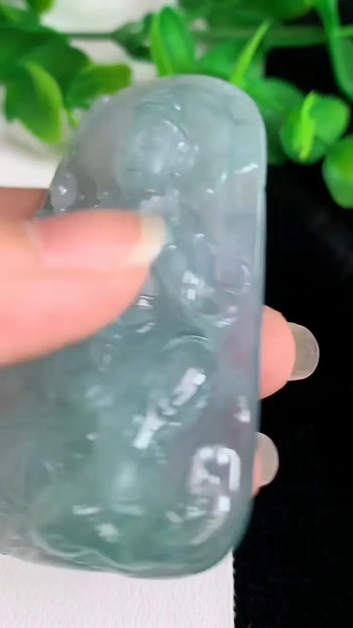 天然A货翡翠大势至观音菩萨吊坠，尺寸70.2-40-11.8，重量:60.14g
5月25日
