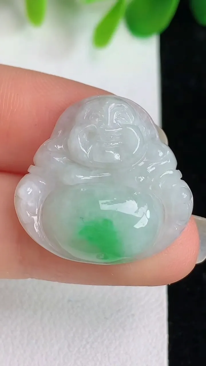天然A货翡翠佛公吊坠，尺寸22.6-23.7-5.3，重量:4.20g
5月25日