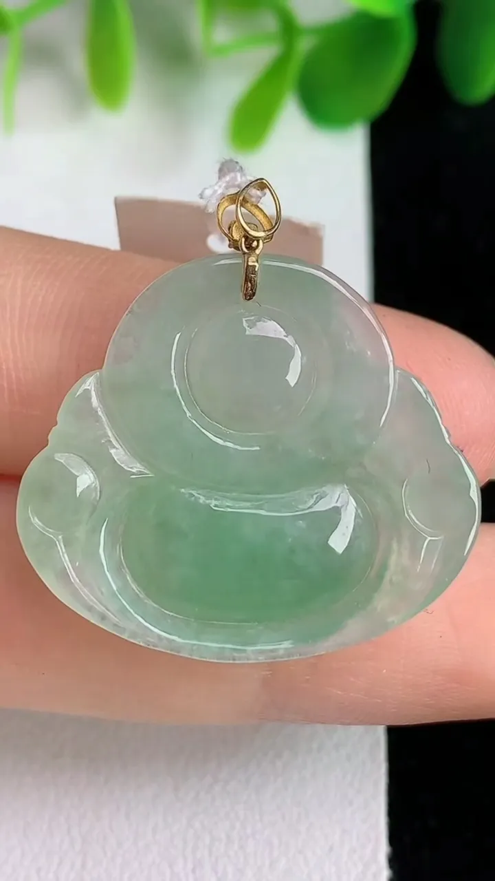天然A货翡翠佛公吊坠，尺寸24.6-28.2-5.2，重量:5.40g
5月26日