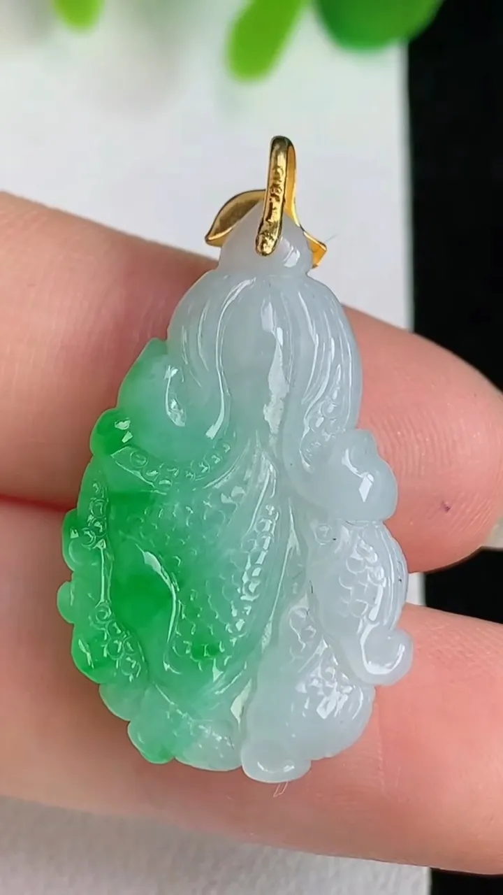 天然A货翡翠白菜吊坠，尺寸28.4-17-5，重量:4.36g
5月26日