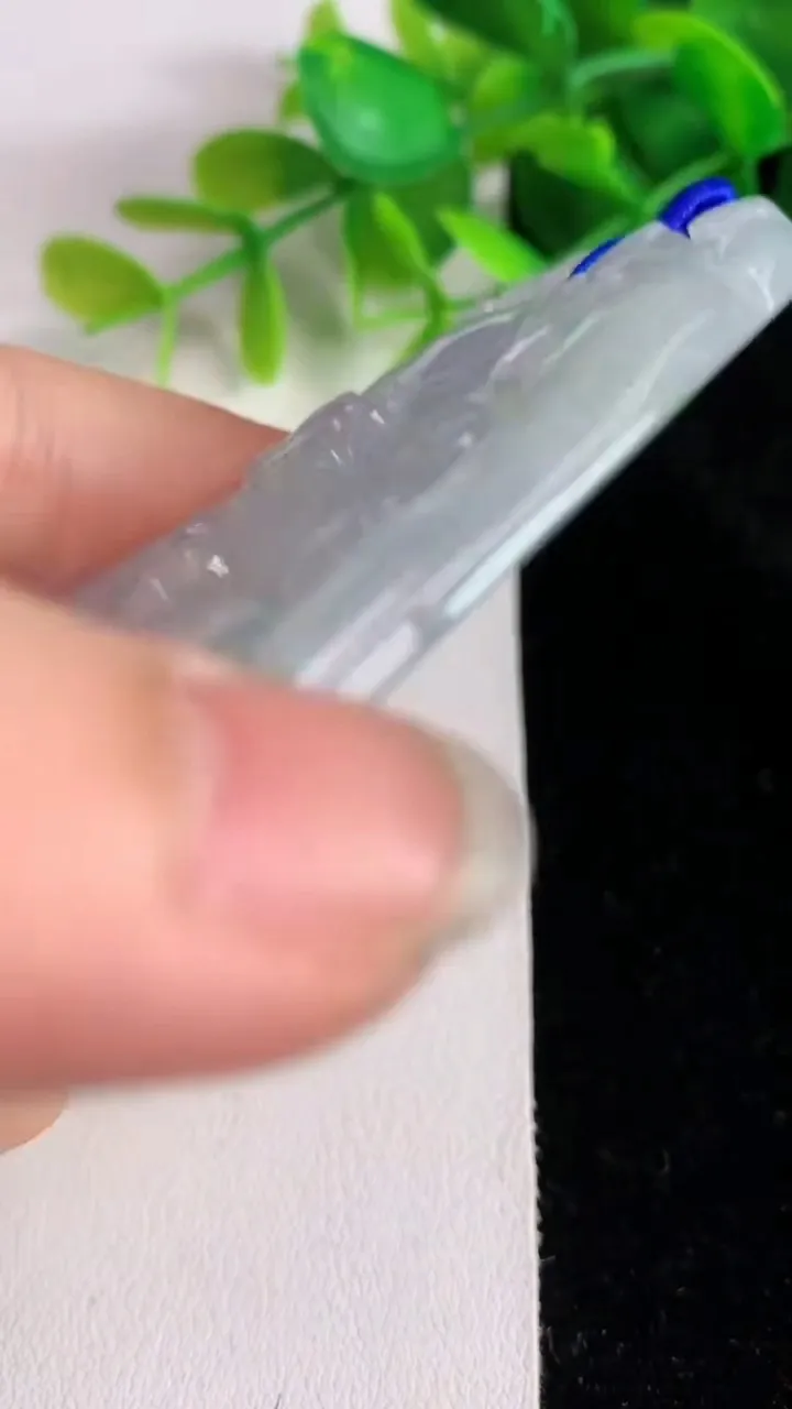 天然A货翡翠紫罗兰大势至观音菩萨吊坠，尺寸83-48.6-5.8，重量:53.89g
5月26日