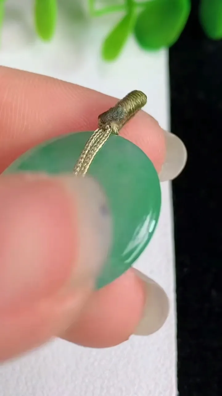 天然A货翡翠平安扣吊坠，尺寸22.5-3，重量:3.80g
5月26日