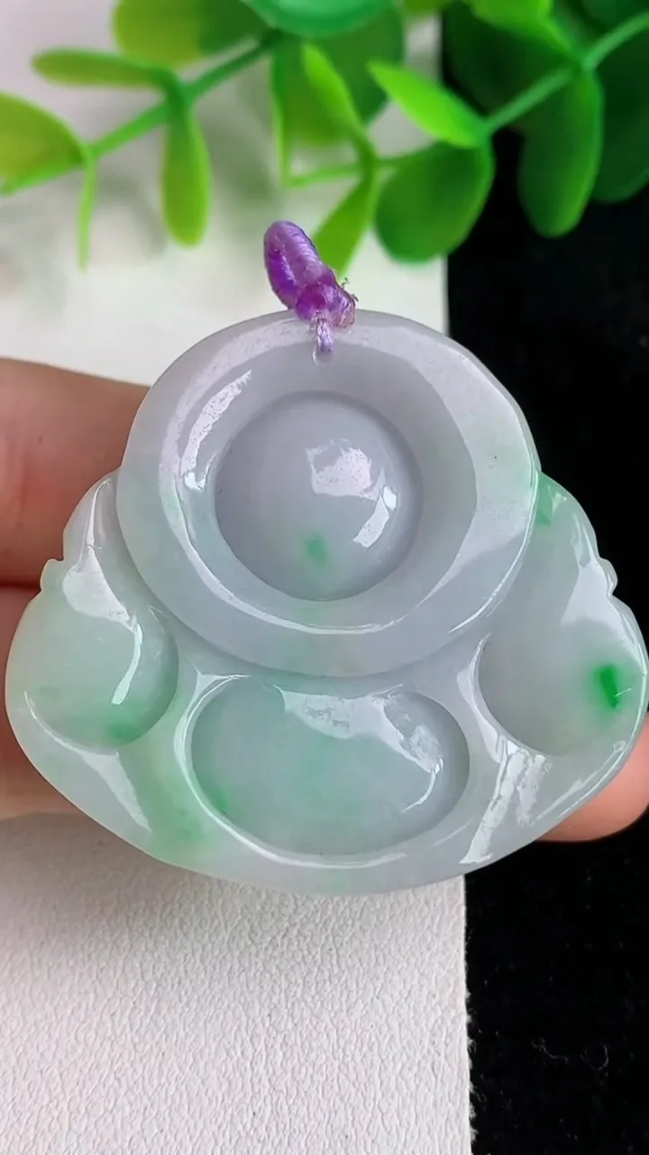 天然A货翡翠佛公吊坠，尺寸38.5-42-12.6，重量:31.41g
5月26日