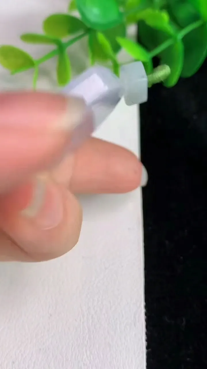 天然A货翡翠紫罗兰 飘花无事牌吊坠，尺寸49.7-38-4.8，重量:28.64g
5月26日