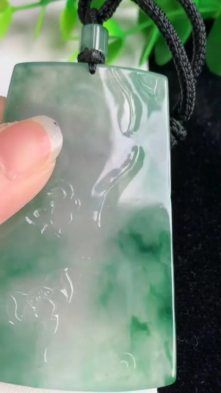 天然A货翡翠阿弥陀佛吊坠，尺寸68-42.3-5，重量:42.26g
5月26日