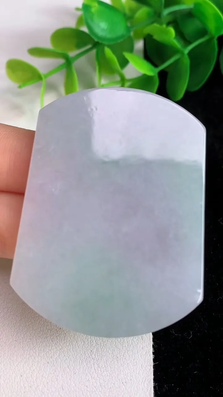 天然A货翡翠春带彩 紫罗兰无事牌吊坠，尺寸54.6-41.4-5.6，重量:38.05g
5月26日