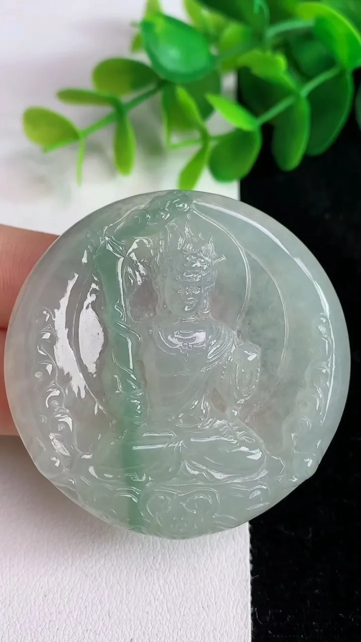 天然A货翡翠不动明王吊坠，尺寸49.6-5.7，重量:27.70g
5月26日