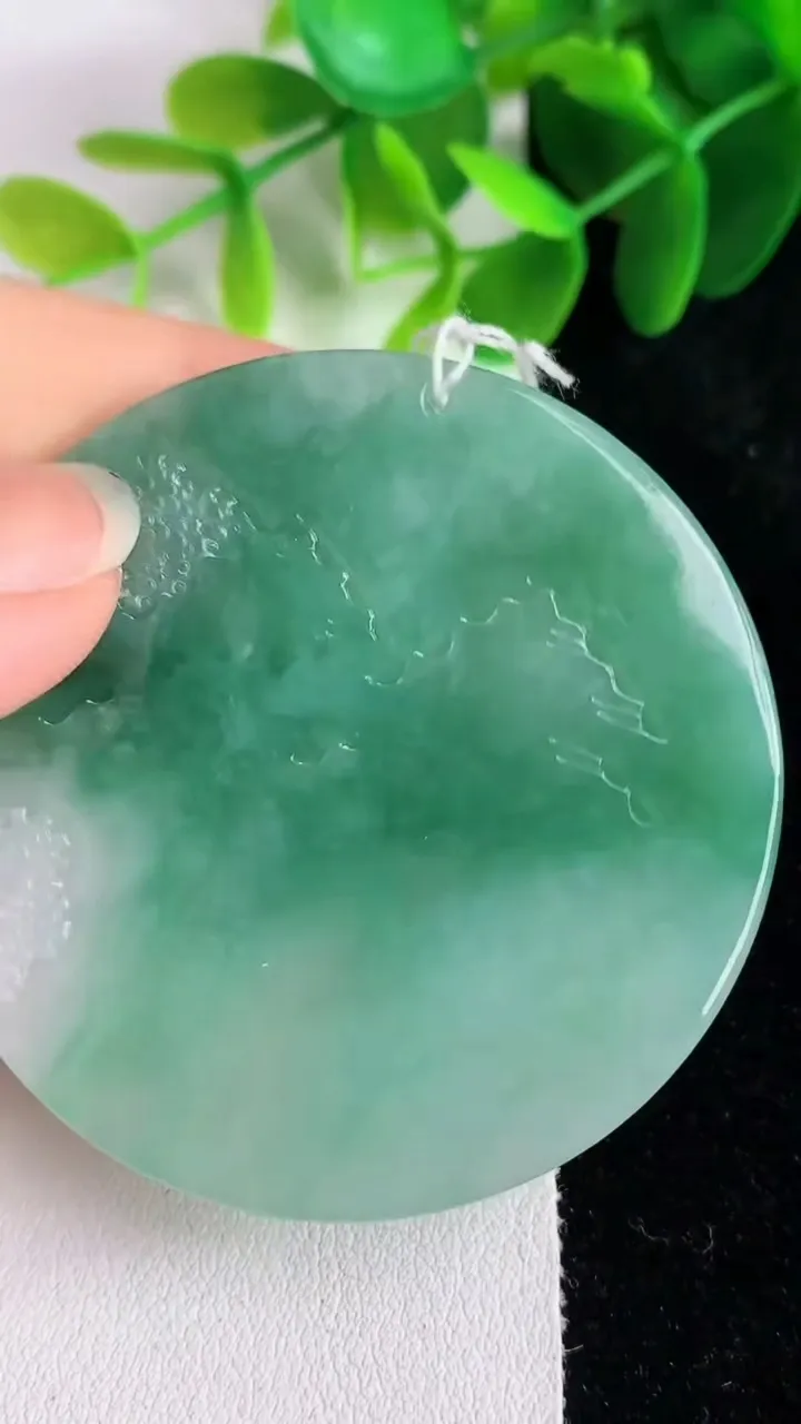 天然A货翡翠山水牌吊坠，尺寸53-6，重量:37.40g
5月26日