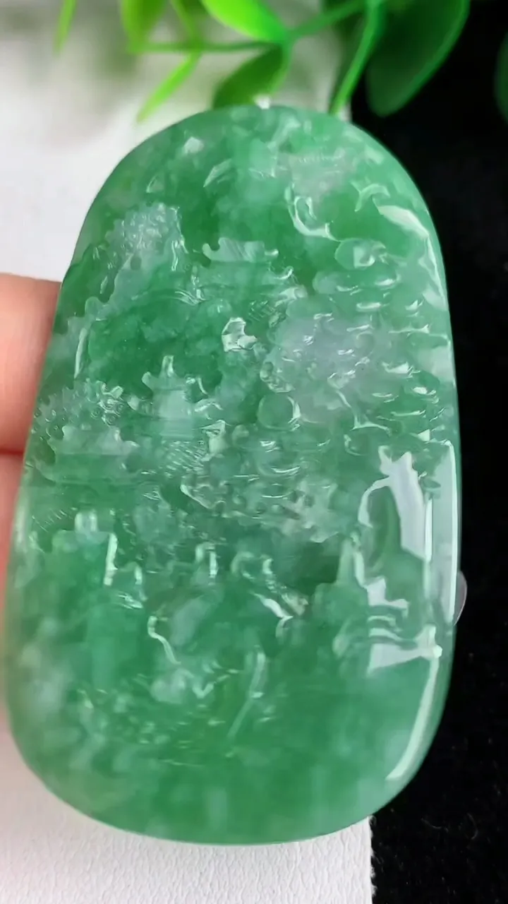 天然A货翡翠山水牌吊坠，尺寸62.2-36.2-5.3，重量:30.20g
5月26日