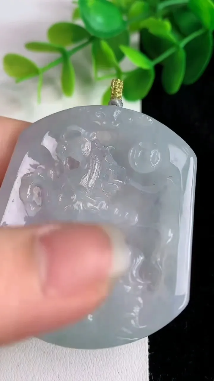 天然A货翡翠白冰生肖马牌吊坠，尺寸52.2-44.4-5.6，重量:28.14g
5月26日