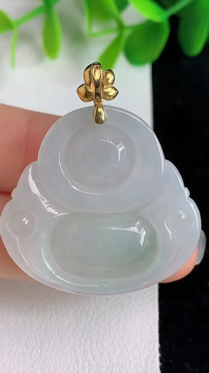 天然A货翡翠佛公吊坠，尺寸30.3-32.6-7.2，重量:11.35g
5月26日