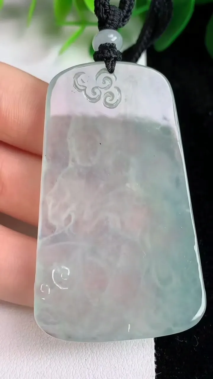 天然A货翡翠白冰观音菩萨吊坠，尺寸58.2-35.4-5.4，重量:30.41g
5月26日