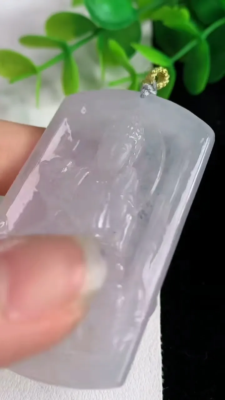 天然A货翡翠白冰普贤菩萨吊坠，尺寸57.6-36.4-5.6，重量:28.57g
5月26日