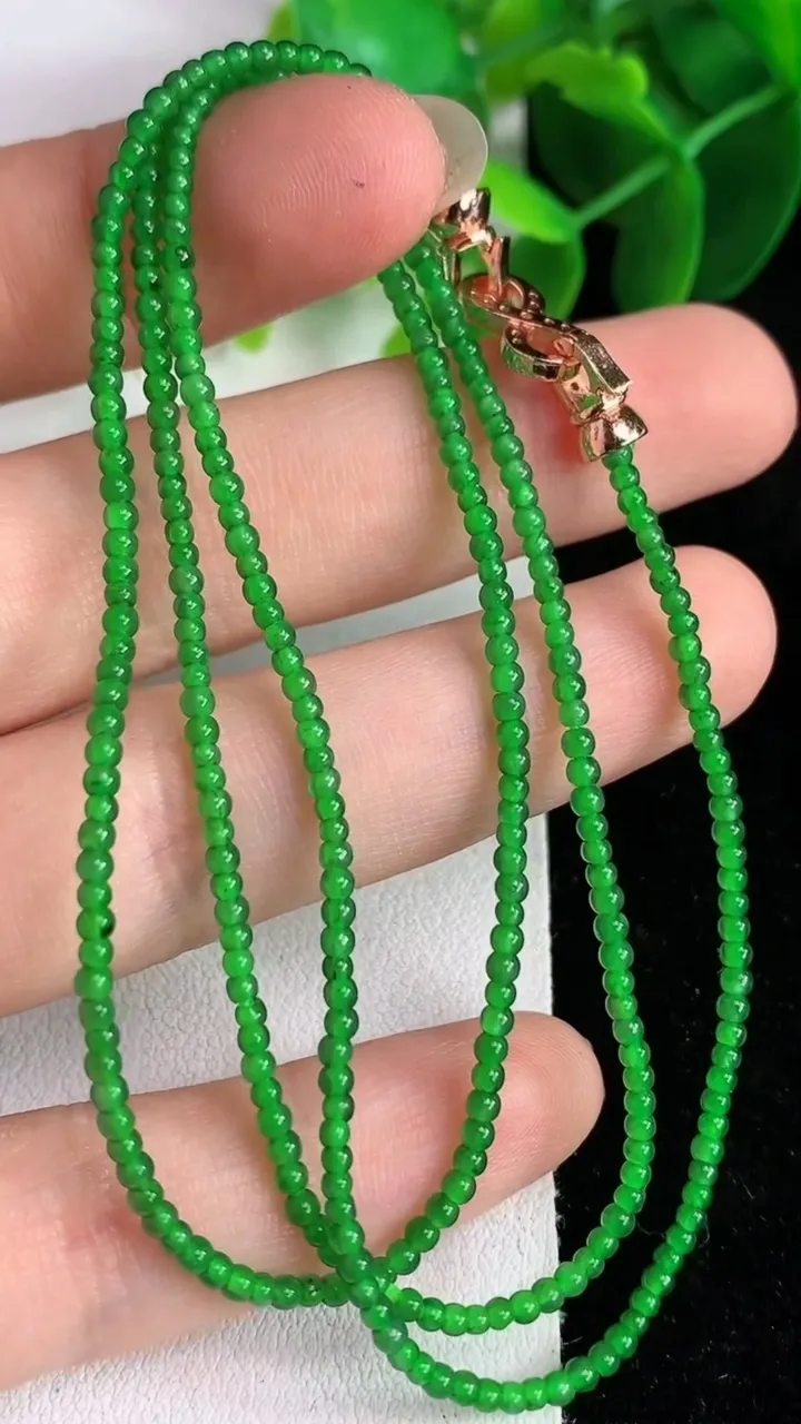 天然A货翡翠小米珠项链335颗，尺寸2，重量:5.06g
5月26日