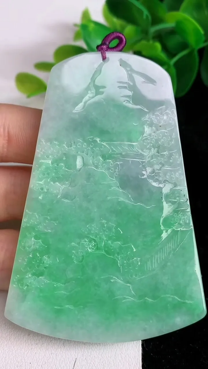 天然A货翡翠山水牌吊坠，尺寸76.2-52.8-6，重量:50.41g
5月26日