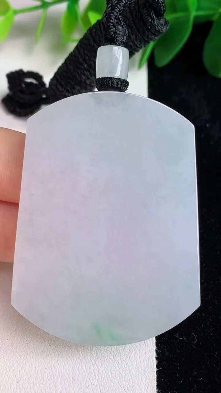 天然A货翡翠无事牌吊坠，尺寸55-41-7，重量:49.10g
5月26日